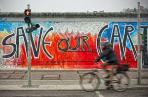 ベルリン市のSave Our Earthの壁絵