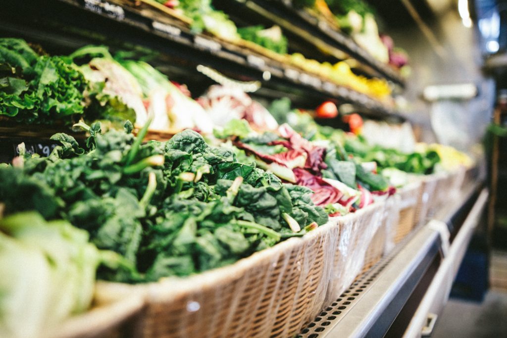 スーパーに並ぶ健康な野菜